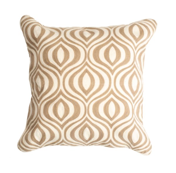 Morbido cuscino decorativo con motivo geometrico in colore avorio e bianco
